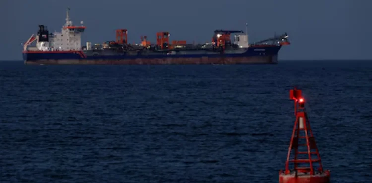 Chinese Ships Pass Through Strait of Hormuz