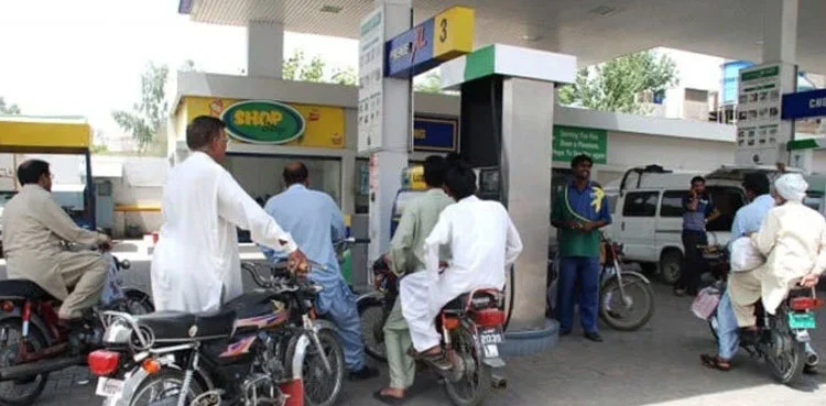 Govt Plans Subsidized Petrol for Bikes, Rickshaws